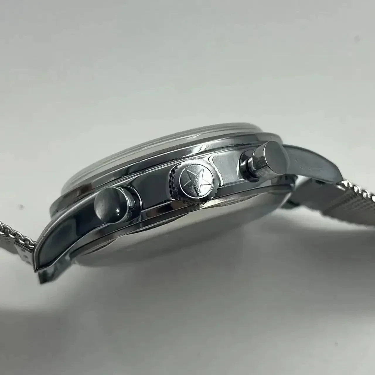 The 1963 Pilot Chronograph – 42mm Retro Quartz Watch